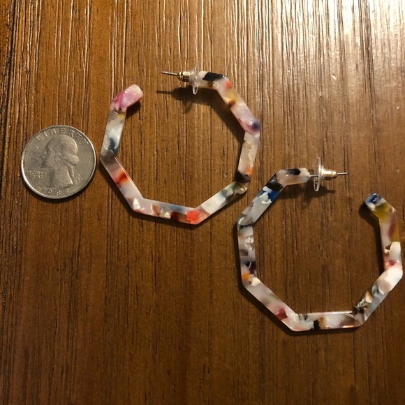 Tortoise Acetate Geometric Multicolor Earrings - Picture 4 of 6